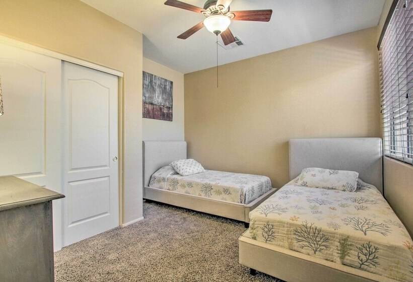 North Phoenix Home W/ Community Pools!