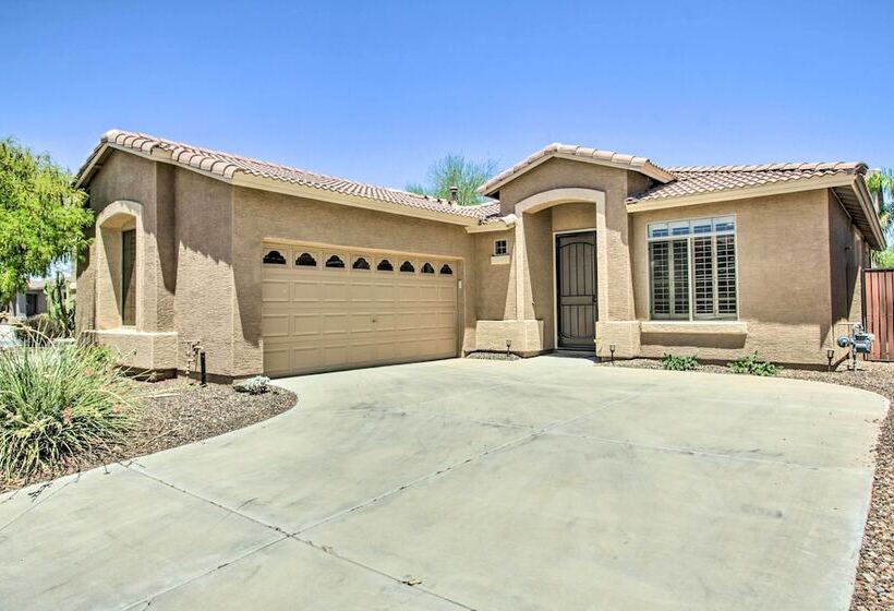 North Phoenix Home W/ Community Pools!