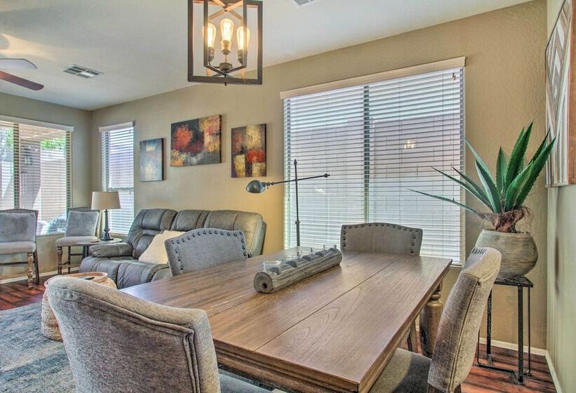 North Phoenix Home W/ Community Pools!