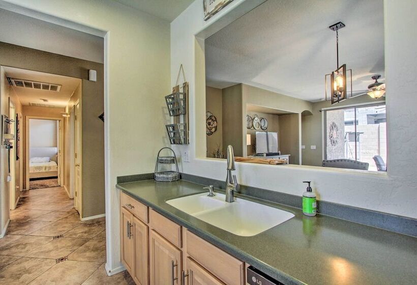 North Phoenix Home W/ Community Pools!