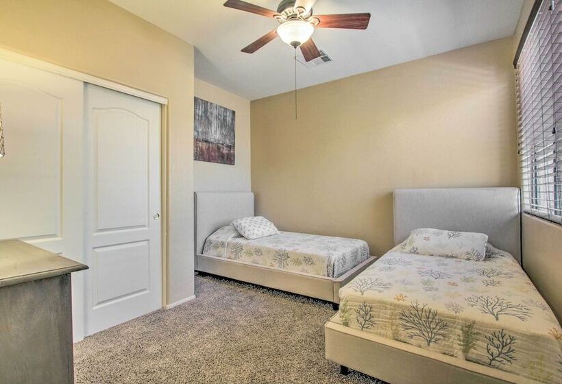 North Phoenix Home W/ Community Pools!