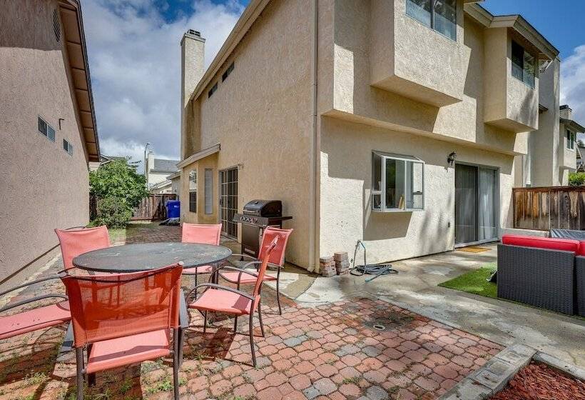 Oceanside Vacation Home W/ Gas Grill + Patio