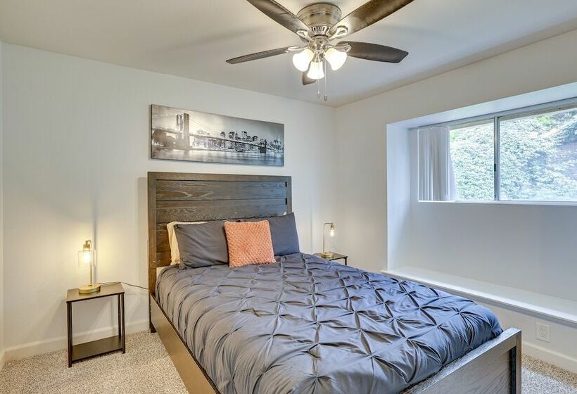 Oceanside Vacation Home W/ Gas Grill + Patio