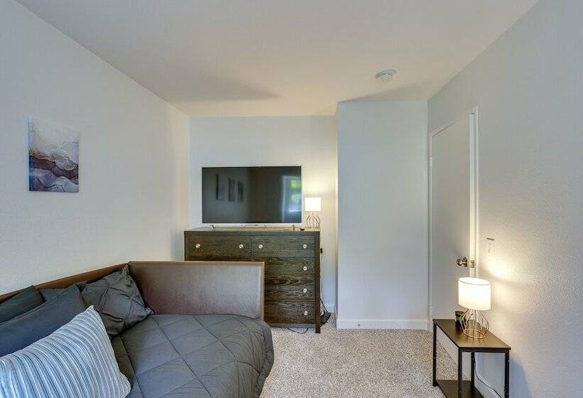 Oceanside Vacation Home W/ Gas Grill + Patio