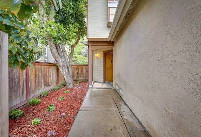 Oceanside Vacation Home W/ Gas Grill + Patio