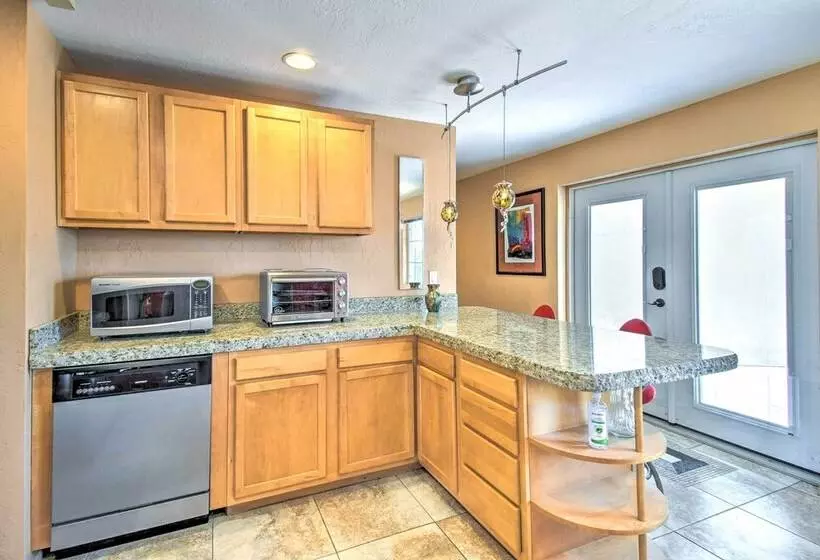 Paradise Valley Cottage Near Hiking Trails!