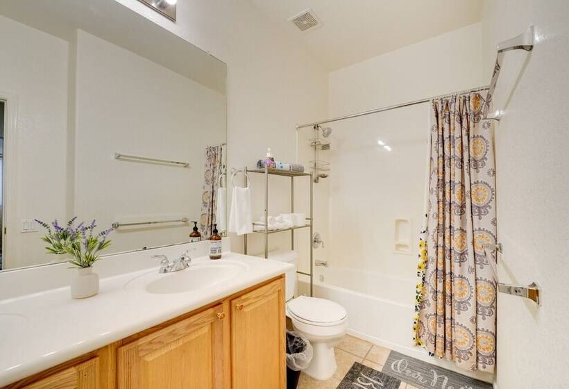 Peoria Home W/ Hot Tub ~ 8 Mi To Sports Complex!