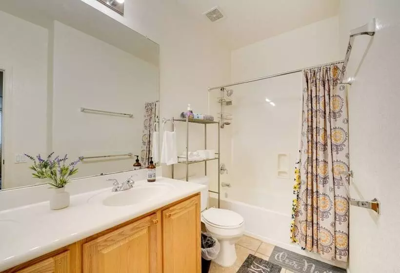 Peoria Home W/ Hot Tub ~ 8 Mi To Sports Complex!