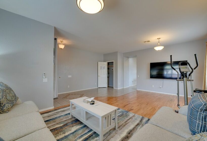 Peoria Home W/ Hot Tub ~ 8 Mi To Sports Complex!