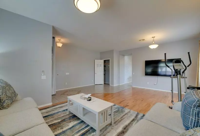 Peoria Home W/ Hot Tub ~ 8 Mi To Sports Complex!