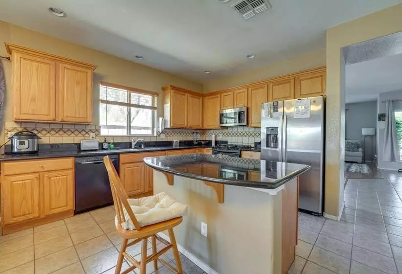 Peoria Home W/ Hot Tub ~ 8 Mi To Sports Complex!