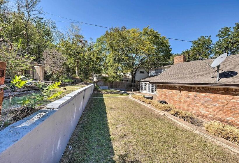 Pet Friendly Home ~ 6 Mi To Downtown Fort Worth!