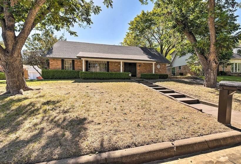Pet Friendly Home ~ 6 Mi To Downtown Fort Worth!