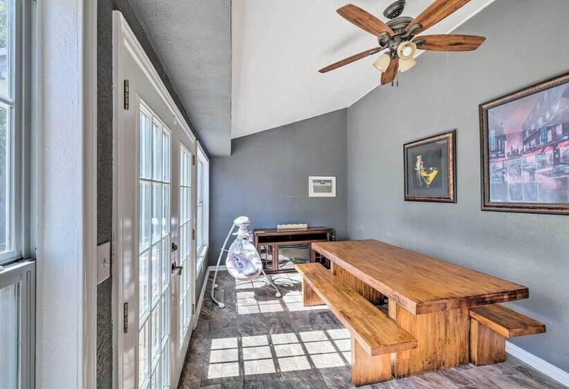 Pet Friendly Home ~ 6 Mi To Downtown Fort Worth!