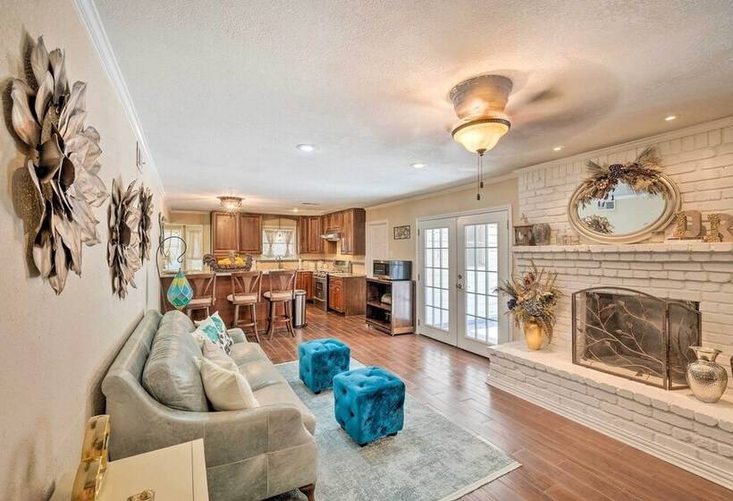 Pet Friendly Home ~ 6 Mi To Downtown Fort Worth!