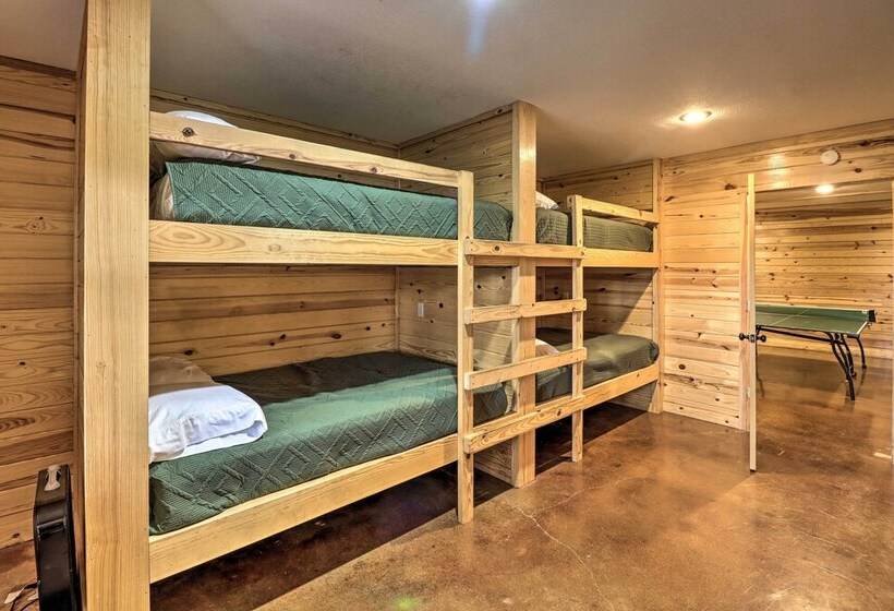 Piney Bluff Retreat With Mountain Views!