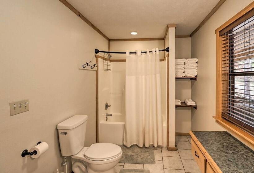 Piney Bluff Retreat With Mountain Views!