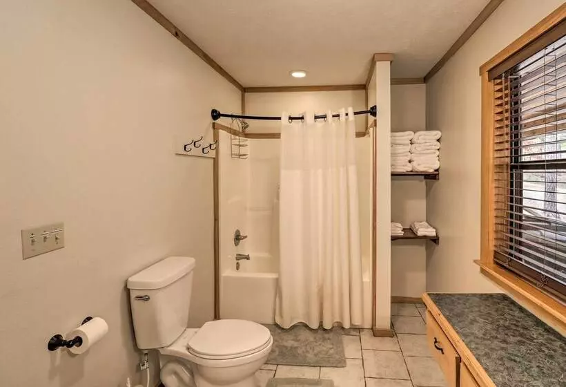 Piney Bluff Retreat With Mountain Views!