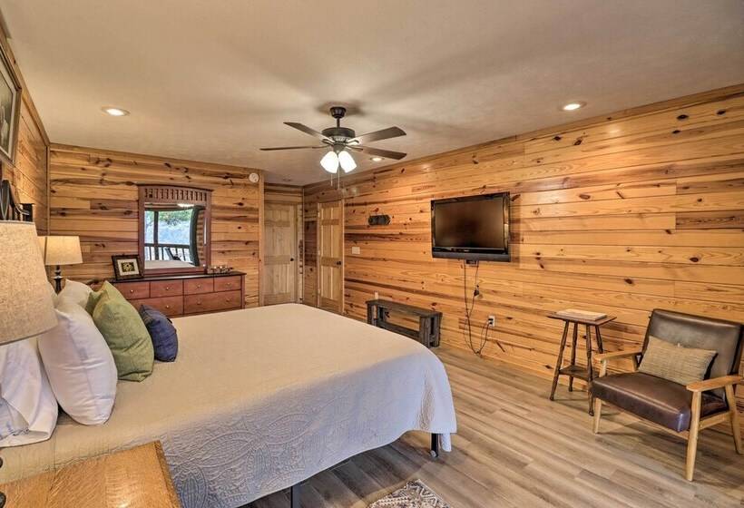 Piney Bluff Retreat With Mountain Views!