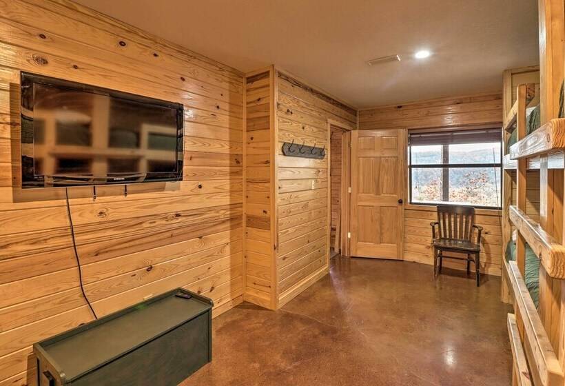 Piney Bluff Retreat With Mountain Views!