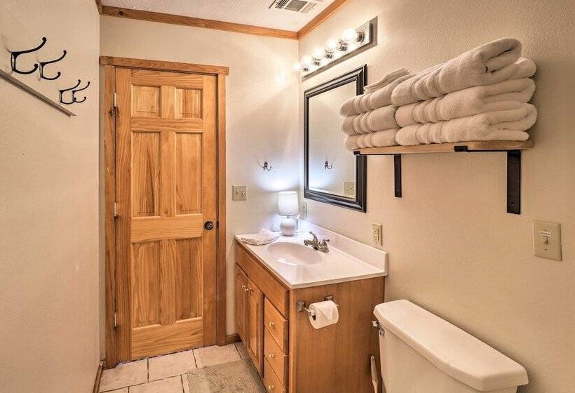 Piney Bluff Retreat With Mountain Views!