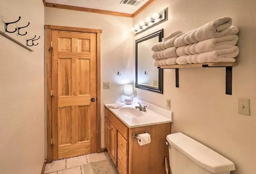 Piney Bluff Retreat With Mountain Views!