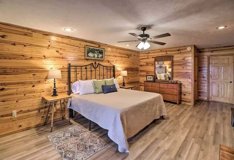 Piney Bluff Retreat With Mountain Views!