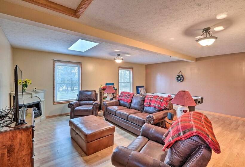 Walk To Pool & Lake: Albrightsville Vacation Home!