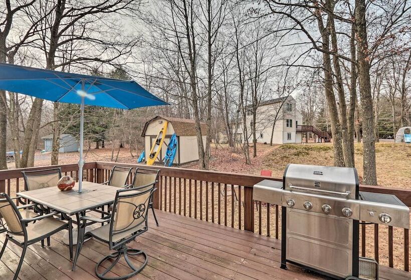 Walk To Pool & Lake: Albrightsville Vacation Home!