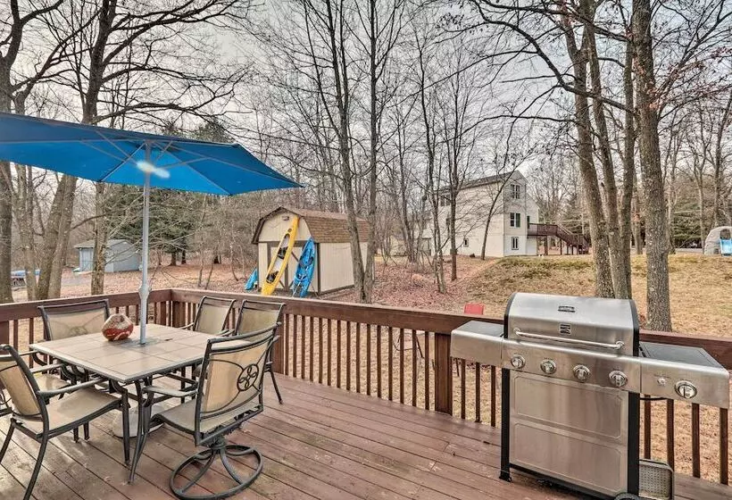 Walk To Pool & Lake: Albrightsville Vacation Home!