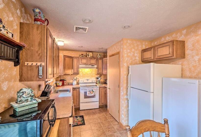 Walk To Pool & Lake: Albrightsville Vacation Home!