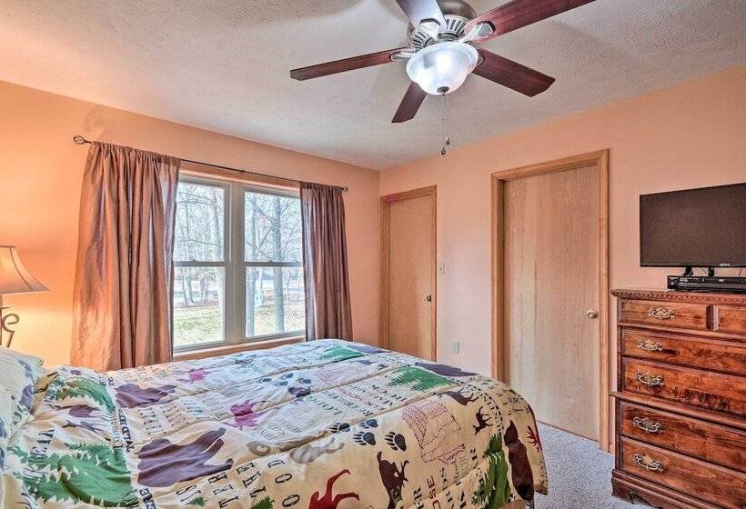Walk To Pool & Lake: Albrightsville Vacation Home!