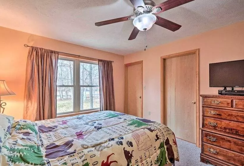 Walk To Pool & Lake: Albrightsville Vacation Home!