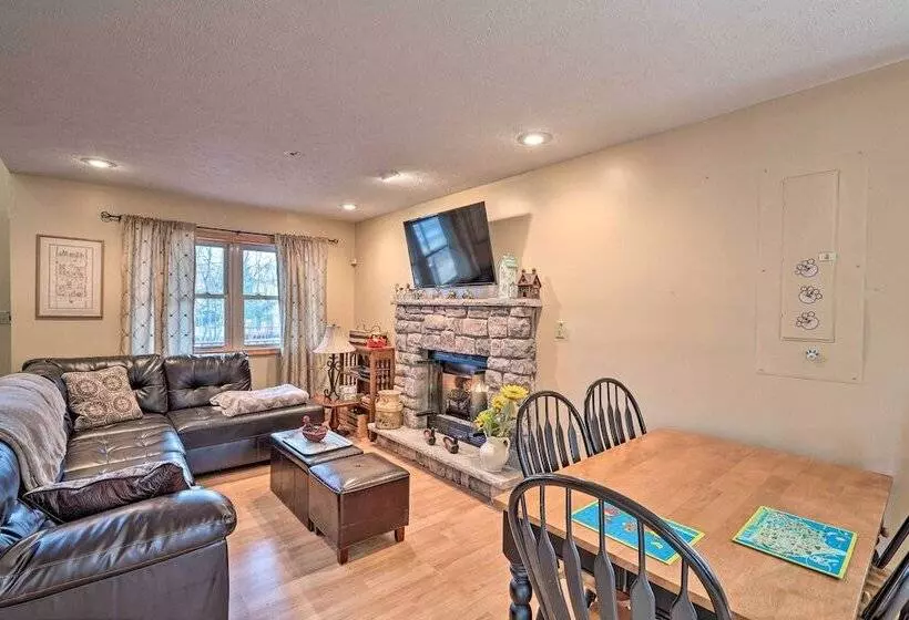 Walk To Pool & Lake: Albrightsville Vacation Home!