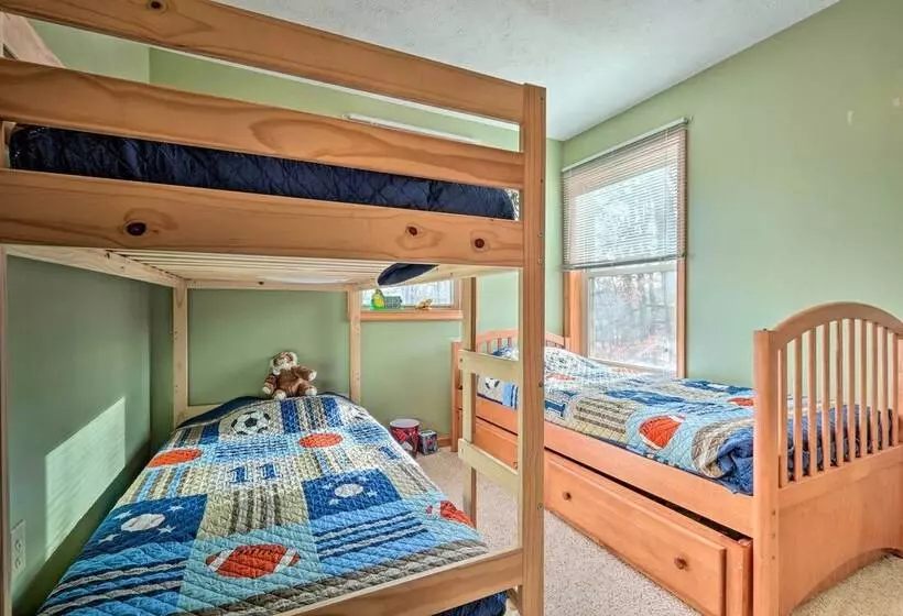 Walk To Pool & Lake: Albrightsville Vacation Home!