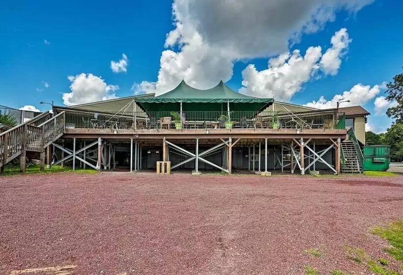 Walk To Pool & Lake: Albrightsville Vacation Home!