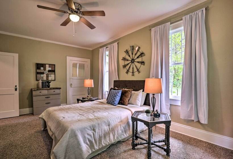 Quiet Jacksonville Retreat   4 Miles To Downtown!