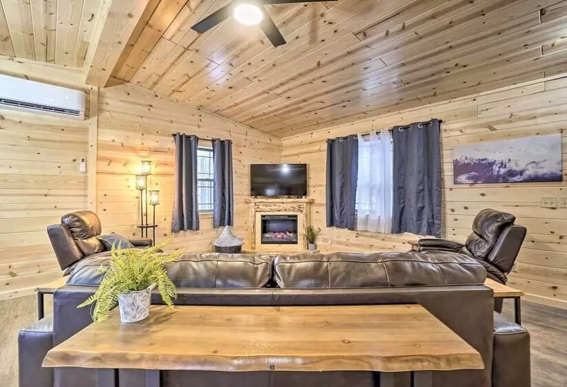 Quiet Pines Cabin Hocking Hills W/ Hot Tub & Pond