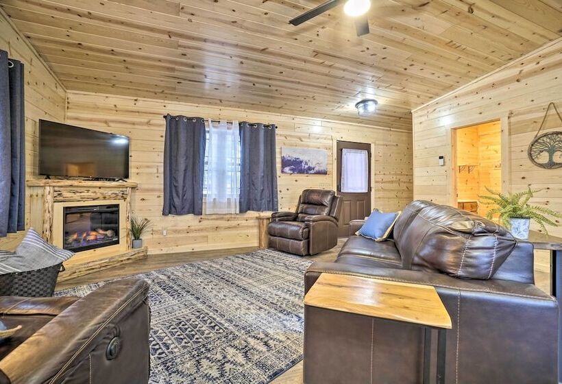 Quiet Pines Cabin Hocking Hills W/ Hot Tub & Pond