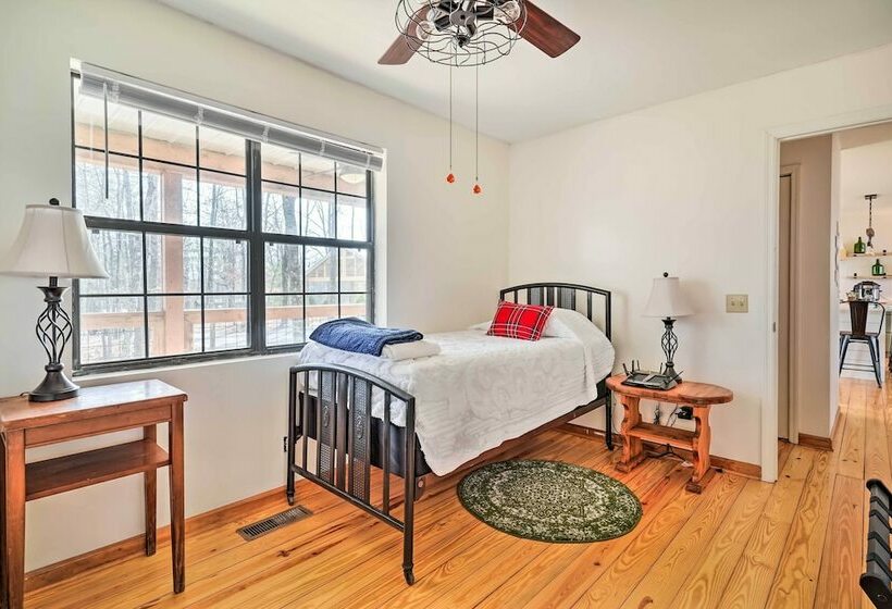 Renovated Cabin W/ Decks, Views, & Fire Pit!