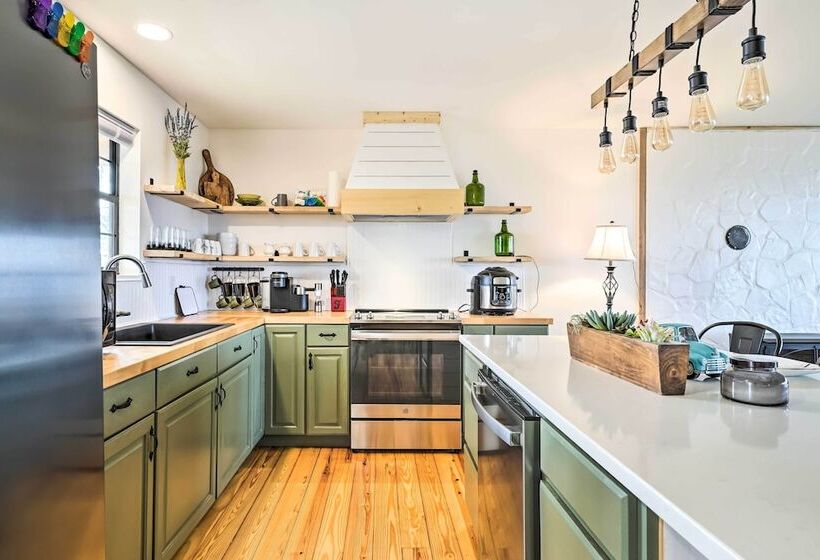 Renovated Cabin W/ Decks, Views, & Fire Pit!