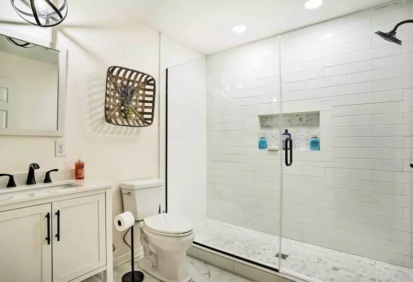 Renovated Cabin W/ Decks, Views, & Fire Pit!