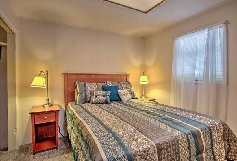 Rustic Home W/ Patio, 1 Mi To Sunset Beach!