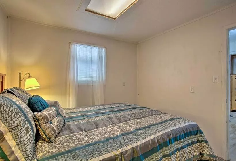 Rustic Home W/ Patio, 1 Mi To Sunset Beach!