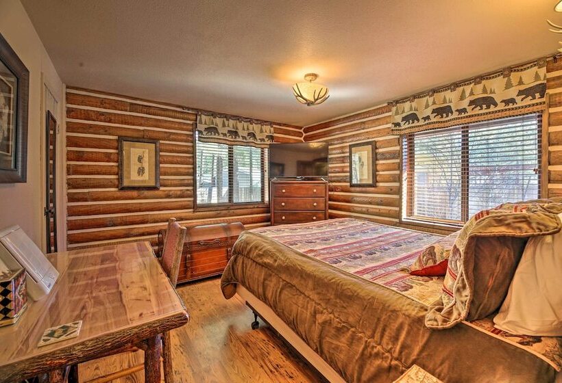 Family & Pet Friendly: Rustic Lakeside Cabin