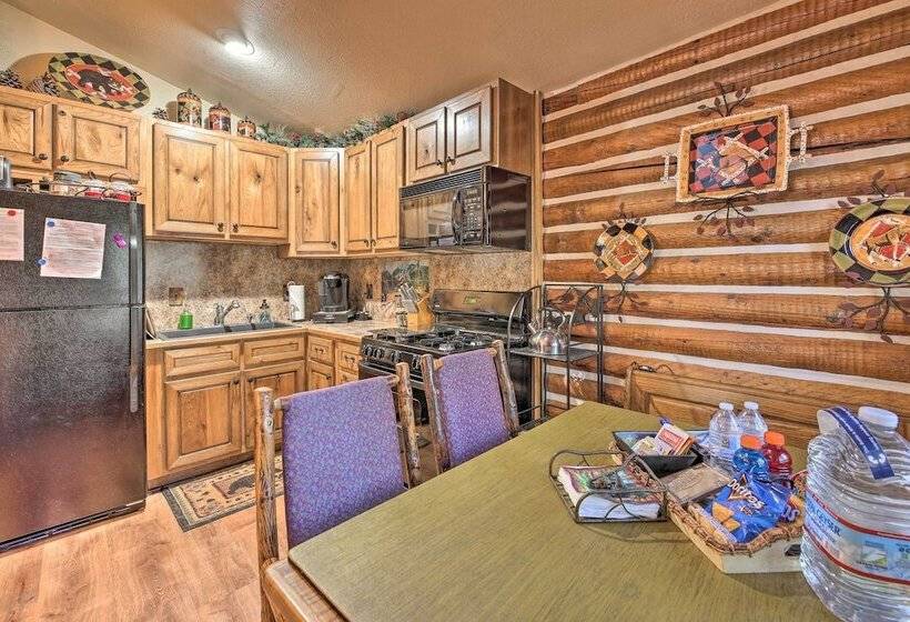 Family & Pet Friendly: Rustic Lakeside Cabin