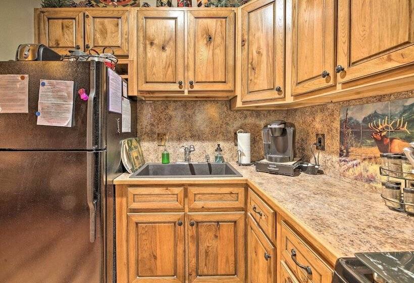 Family & Pet Friendly: Rustic Lakeside Cabin