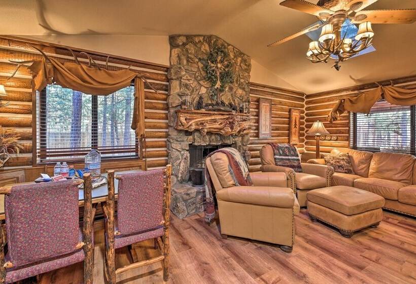 Family & Pet Friendly: Rustic Lakeside Cabin