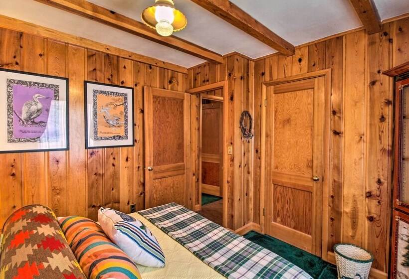 1 Mi To Rainbow Lake: Lakeside Cabin W/ Deck!