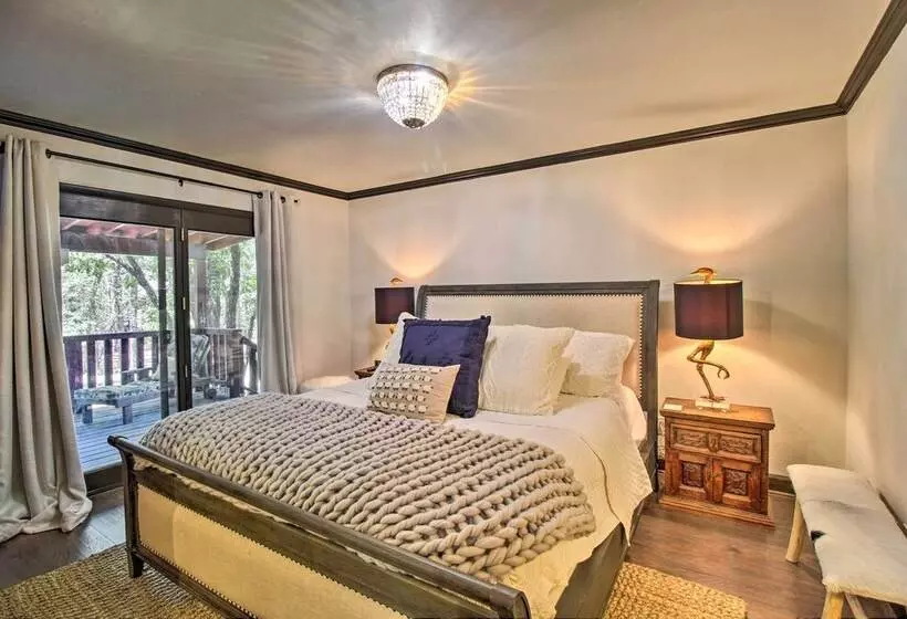 1 Mi To Rainbow Lake: Lakeside Cabin W/ Deck!